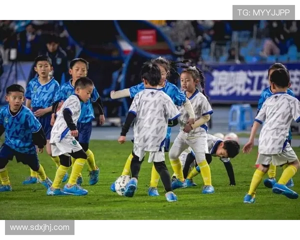 中国足球联赛再迎新变革 多支俱乐部加强青训投入助力未来发展